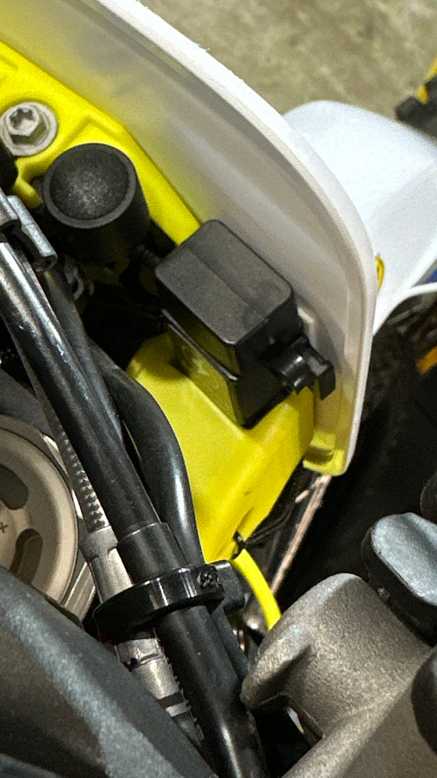KTM/ Husqvarna/ Gas Gas - USB port