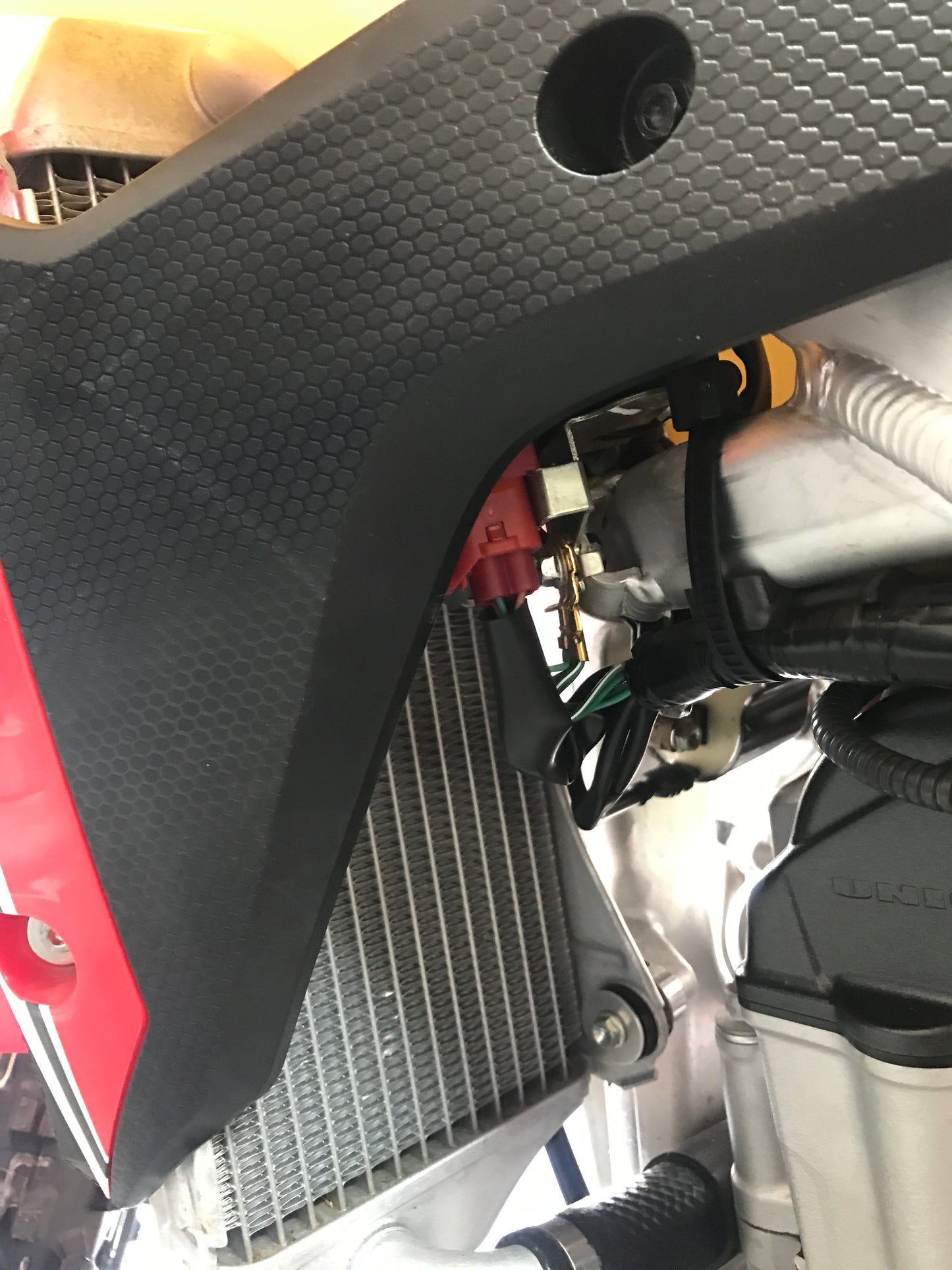 CRF X/ R/ RX AUX Power Connector - 4 Pin